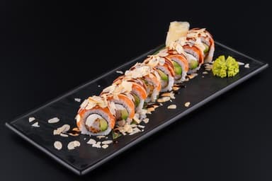 Рол з лососем та креветкою темпура