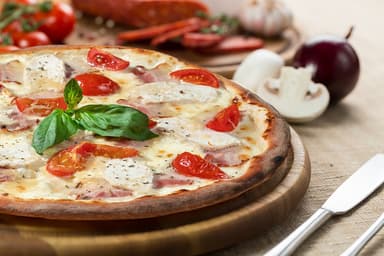 Піца з беконом та куркою 28см