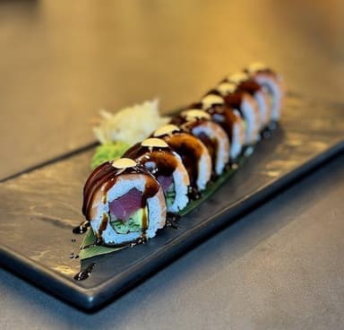 Рол з лососем і тунцем