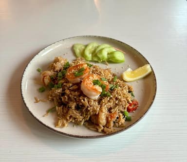 Смажений рис з креветками в тайському стилі