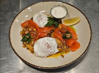 Картопляний дерун з лососем слабої солі та яйцем пашот