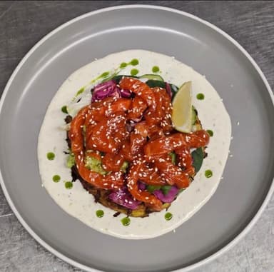 Кабачковий дерун з маринованим лососем та соусом Дор Блу