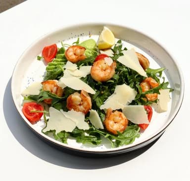 Рукола з тигровими креветками,томатами черрі та пармезаном