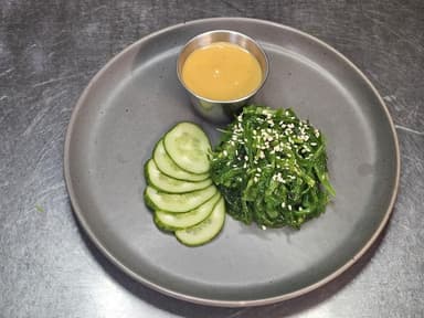 Водорості Чука з горіховим соусом