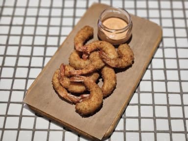 Креветки в хрусткій паніровці з соусом айолі-кімчі