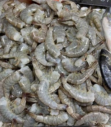 Хвости білоногих тихоокеанських креветок