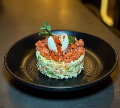 Салат Олів'є з слабосолоним лососем