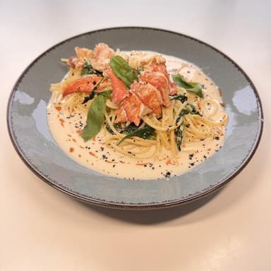 Спагетті "Альфредо" з лобстером та шпинатом