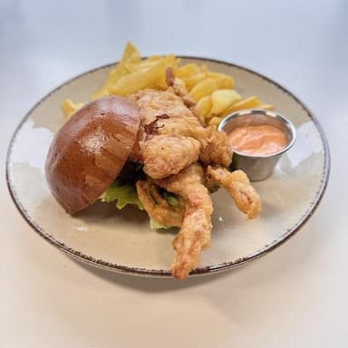 Бургер з мʼякопанцирним крабом