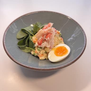 Олівʼє з мʼясом сніжного краба